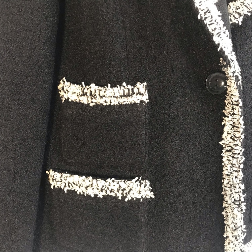 KORINNA WOOL BLEND BOUCLE BLAZER WITH CONTRAST DETAIL, CHANEL STYLE, SIZE 14 - Picture 2 of 6